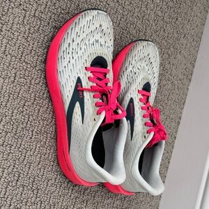 Brooks Hyperion Women's Athletic Shoes - White and Pink